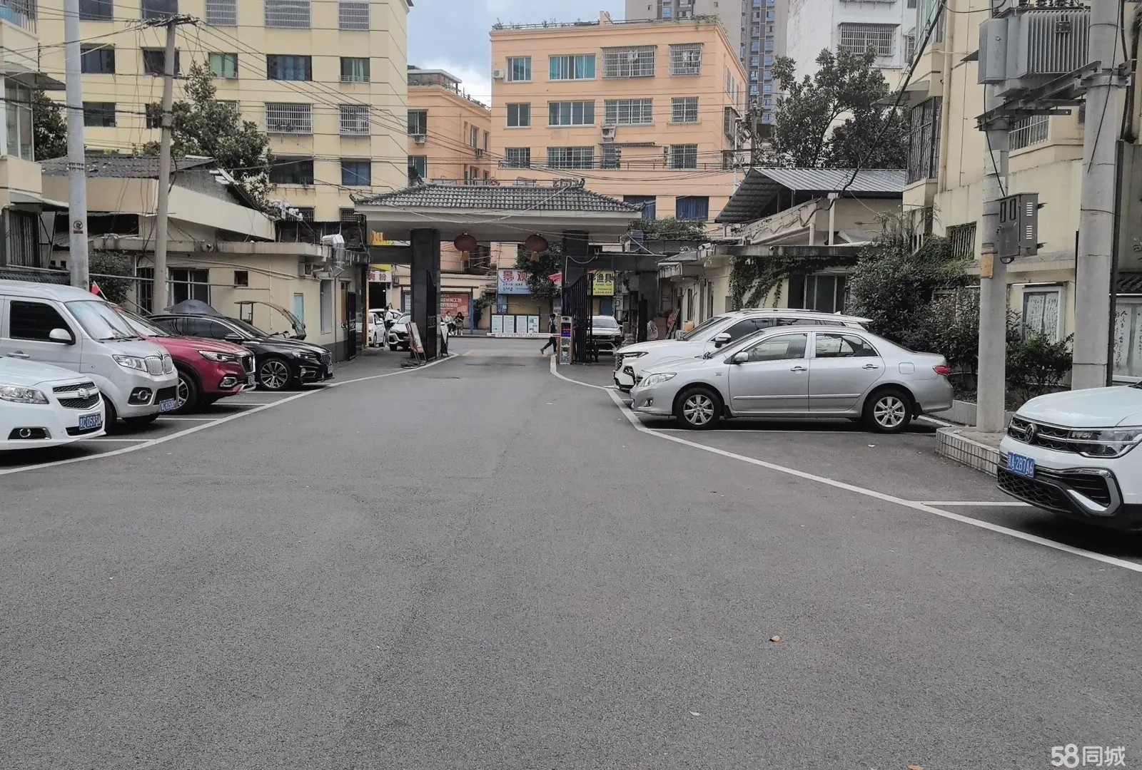 (转让)绥阳县老城区中心，停车方便，做餐饮的老板接手即可经营。